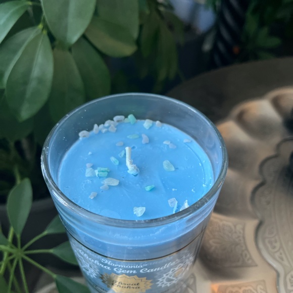 SOY WAX Eucalyptus Angelite and Amazonite Chakra Gem Candle - Picture 4 of 4
